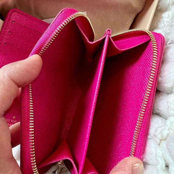 Sold x BNWT Louis vuitton Limited Edition pink canvas Lou wallet - Picture 5 of 12